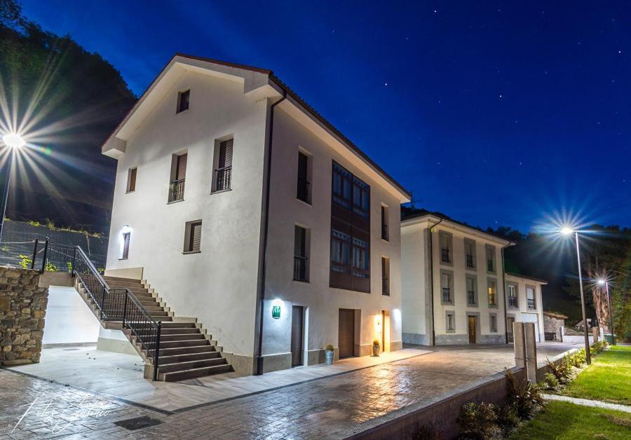 Apartamentos Buenavista Tineo Eksteriør bilde
